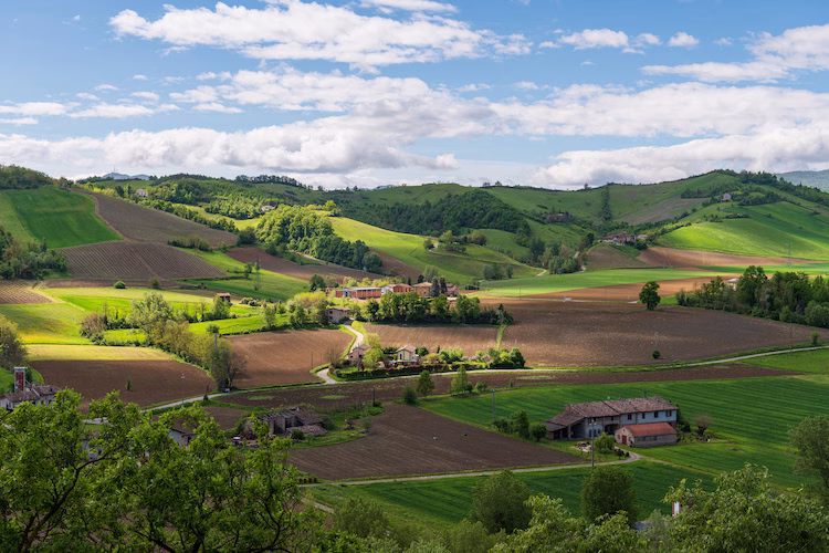 emilia romagna agricoltura colline campi by pixelshop adobe stock 750x500 1