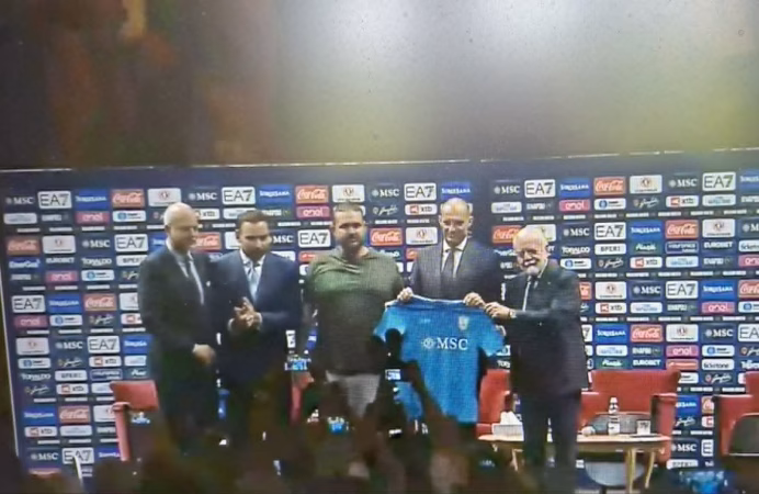 Napoli riparte da Allegri: "Una città pazzesca, ora il lavoro". Il San Carlo accoglie il tecnico del Centenario 6 sancarlo4