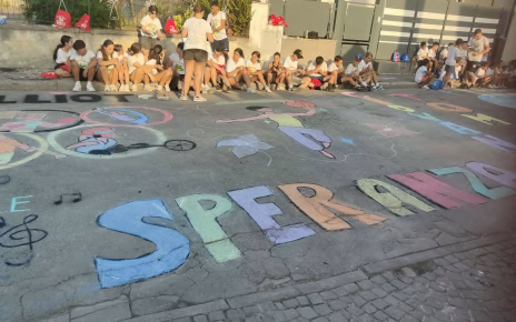 Marigliano, Lausdomini: gara di gessetti per l'estate ragazzi di Irene '95. L'entusiasmo trionfa nei colori e nei sentimenti di speranza 5 speranza1
