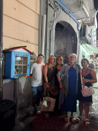 Brusciano, una casetta dei libri in memoria di Chiara Sena: la cultura diventa bene comune 4 19835be5 9a34 49de a3b6 c39b62380b18