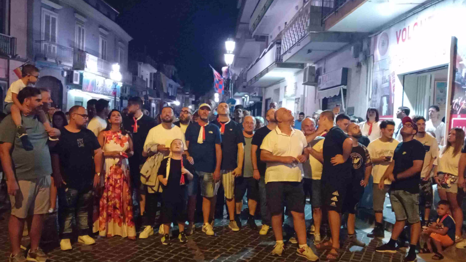 2. Sguardi sullo Striscione Giglio Calzolaio Nola 2027 con Paranza Volontari 1978 Brusciano 30.7.2026