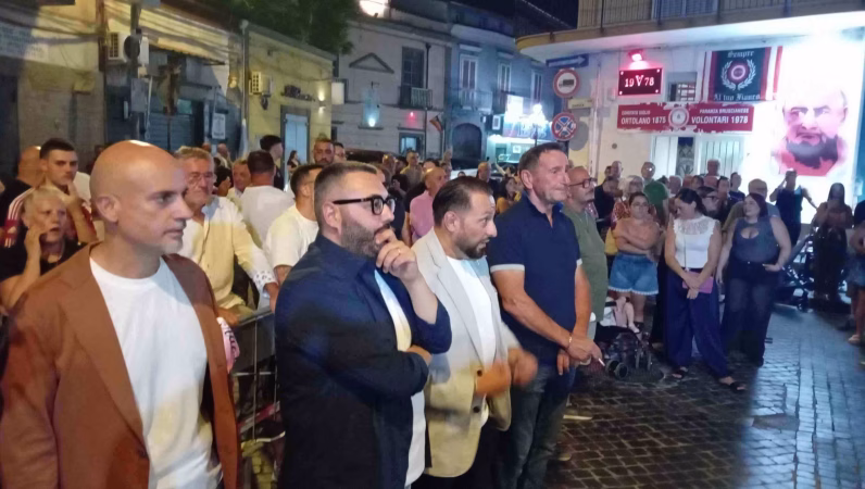 Brusciano, Paranza Volontari 1978 per Giglio Calzolaio Nola 2027 5 5. Serata Volontari 1978 con Striscione Calzolaio Nola 2027 Brusciano 30.7.2026