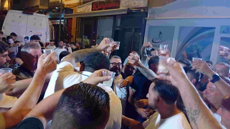 Brusciano, Paranza Volontari 1978 per Giglio Calzolaio Nola 2027 6 6. Brindisi Serata Volontari 1978 con Striscione Calzolaio Nola 2027 Brusciano 30.7.2026