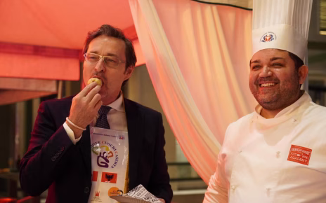 Da Casapesenna ai Balcani: la parabola di Salvatore Zagaria tra successi istituzionali, Ivanka Trump e le sfide politiche locali 4 Ambasciatore Marco Alberti Salvatore Zagaria chef