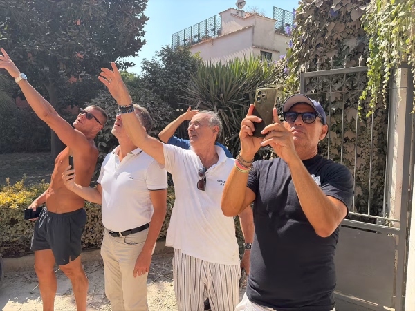 Campi Flegrei, frana costone e colpisce auto con un uomo all’interno salvato dal figlio: “Pericolo crollo segnalato da tempo ma nessuno è mai intervenuto” 6 Borrelli Campi Flegrei 5