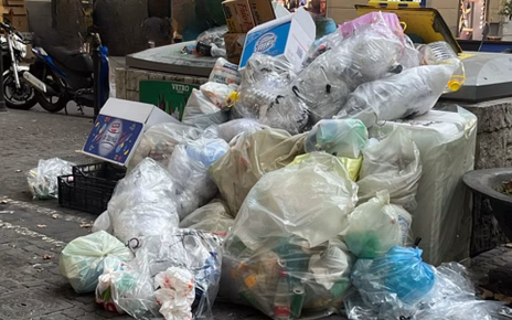 Napoli, Municipalità collinare: invasione di blatte. Residenti esasperati 3 Vomero via Scarlatti rifiuti