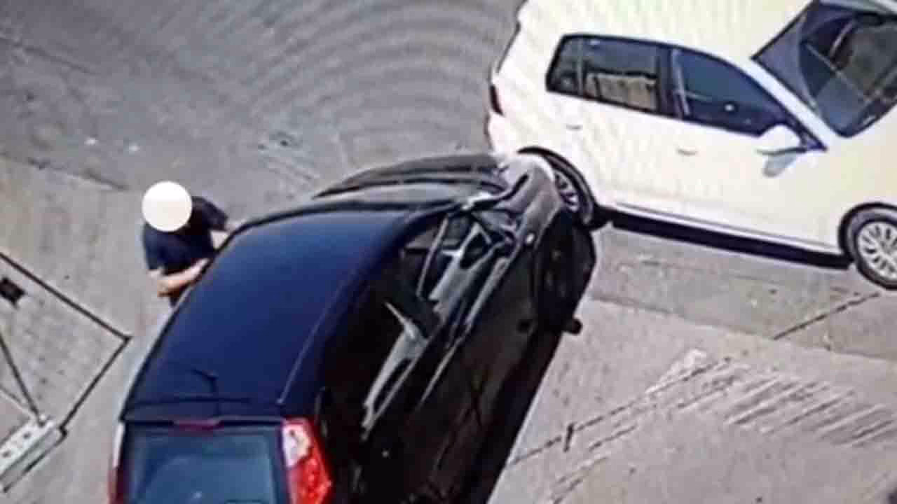 automobilista anziano aggredito