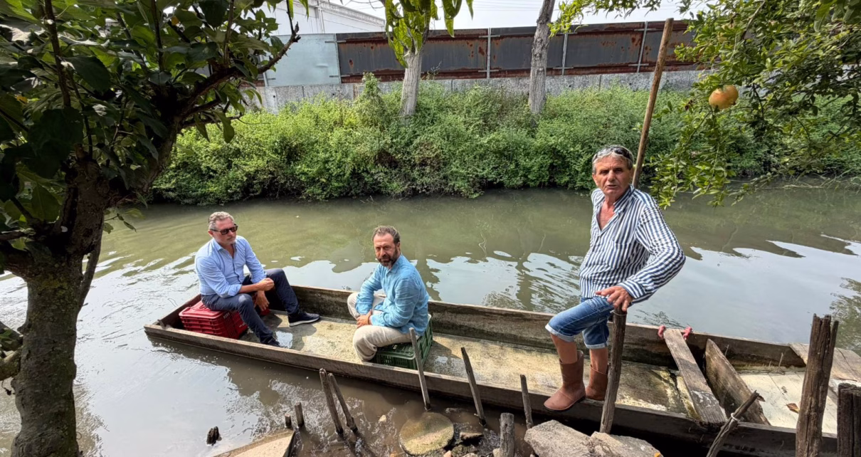 Fiume Sarno, Borrelli sul Rio Foce: "Si avvelena un territorio sotto gli occhi di tutti. Censiremo ogni scarico e presenteremo nuove denunce” 1 borrelli fiume sarno 3