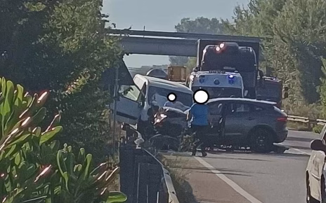Schianto infernale sulla Telesina: frontale tra Suv e furgone, tre feriti estratti dalle lamiere 25 incidente telesina buona