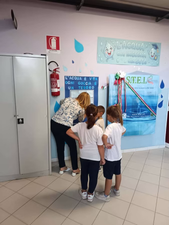 Marigliano, alla Don Milani-Aliperti arriva “L’Acqua che Insegna alla Sete”: borracce e fontanina per una scuola plastic free 9 19a88a99 42d1 4e62 9631 336d7d483b30