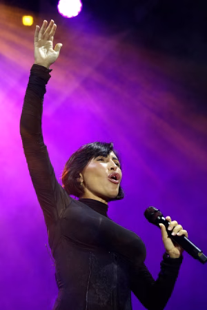 Marigliano canta con Serena Brancale: una piazza piena diventa il cuore della città 3 788743994 10238795100528875 5182289358648932428 n