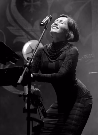 Marigliano canta con Serena Brancale: una piazza piena diventa il cuore della città 6 790528879 10238795093048688 1920334102818661927 n