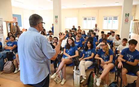 PREMIO FABULA 2026, "Fuori dal mondo vuol dire osare": don Patriciello incontra i ragazzi 5 Patriciello Fabula 1