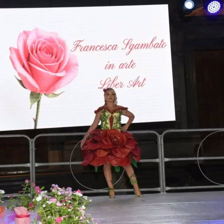 PRIMO PIANO – Dalla passerella alla tela: Francesca Sgambato tra cartapesta, Klimt e nuovi riconoscimenti 6 9a34854b 6ac3 4944 a490 8733ac1d939c