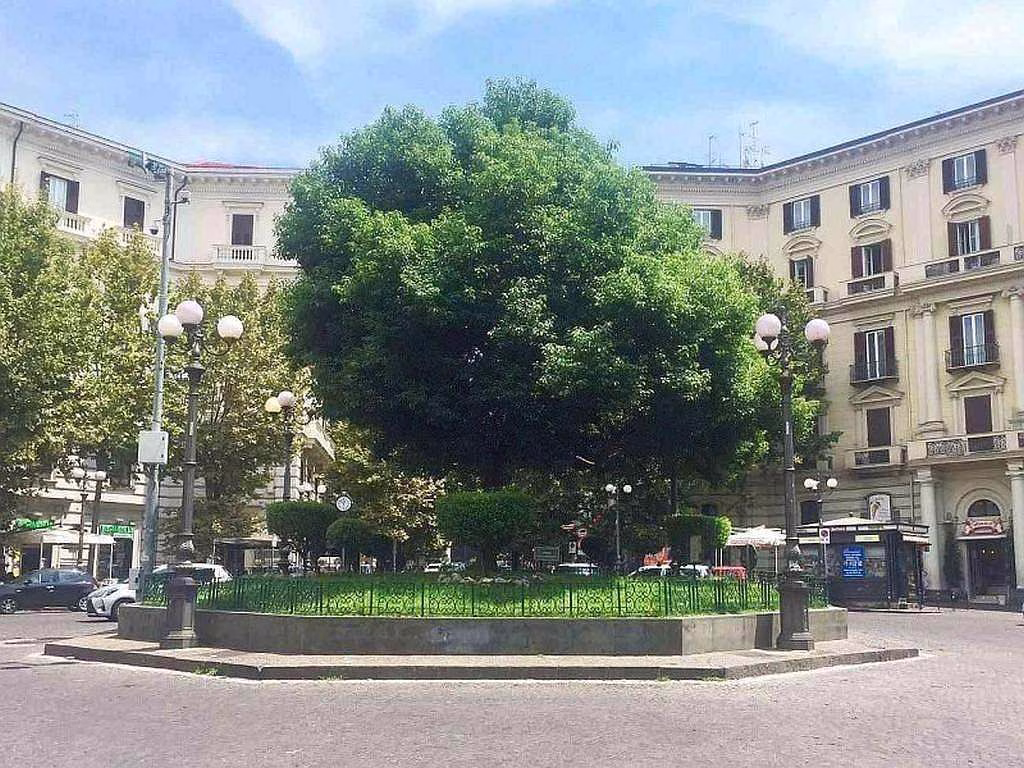 Vomero piazza Vanvitelli teatro dellultima rissa