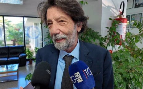 Napoli, Cacciari e l’intelligenza artificiale: "La vera domanda è cosa vogliamo conservare dell’intelligenza umana" 3 cacciarimod