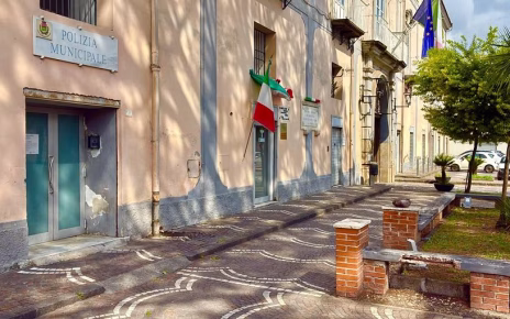 Trentola Ducenta, due agenti della Polizia Locale denunciano un'aggressione durante un intervento per la raccolta dei rifiuti 31 polizia municipale trentola ducenta